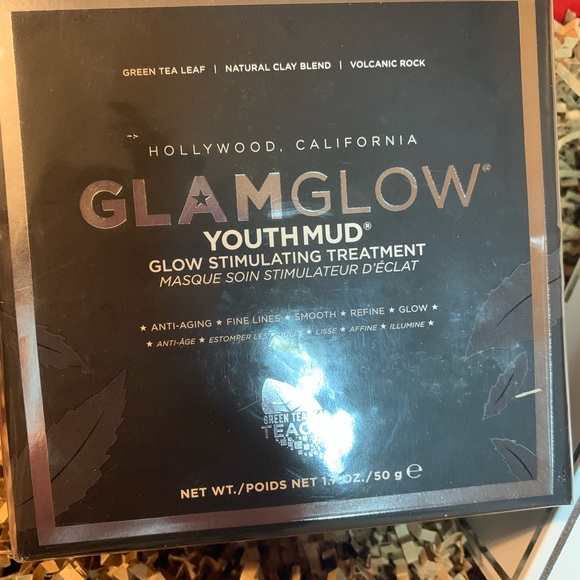 GlamGlow Set - Picture 2 of 7